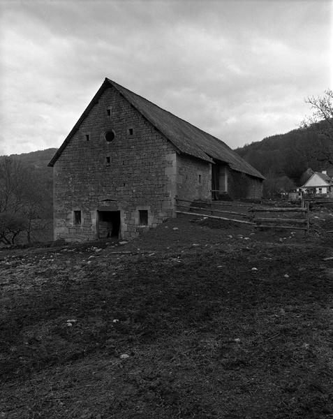 Ferme : vue générale de la première grange-étable