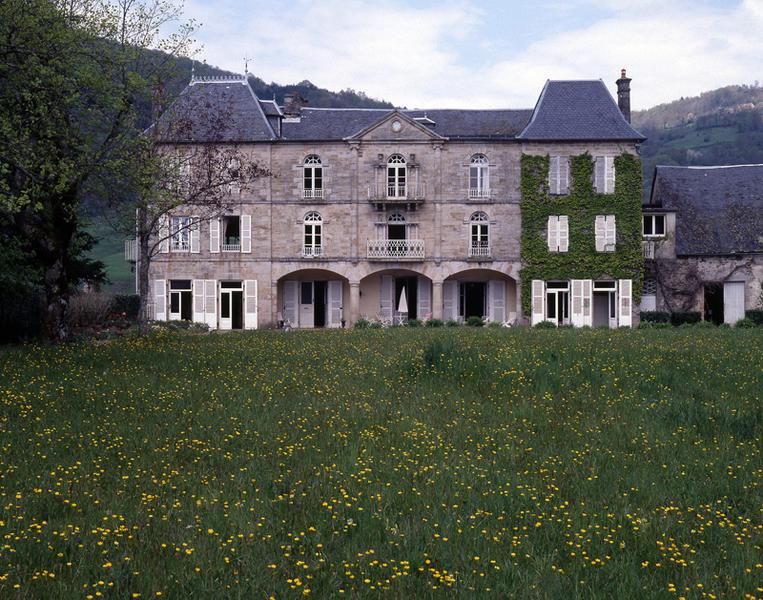 Vue de la façade du château