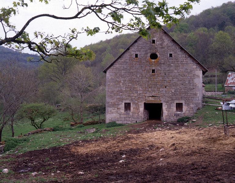 Ferme : mur-pignon de la seconde grange-étable