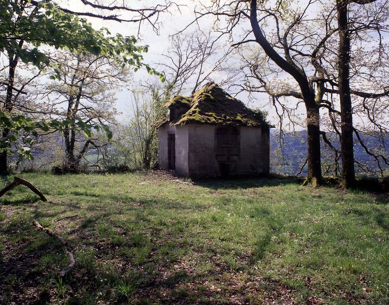 Fabrique située à proximité de la chapelle