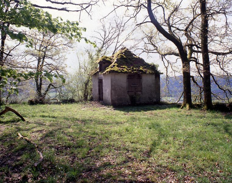 Fabrique située à proximité de la chapelle