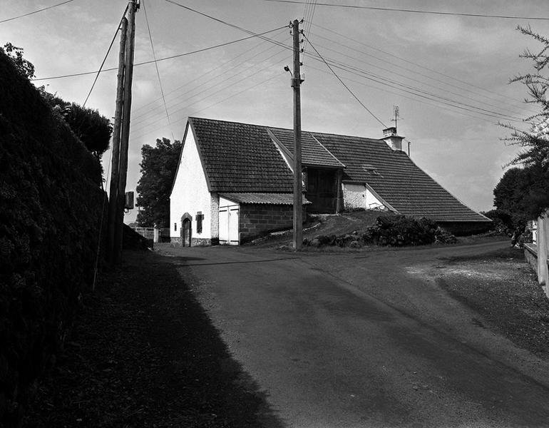 Grange-étable vue de trois quart