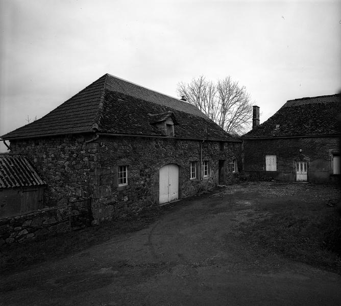 Logis et entrée de la tour