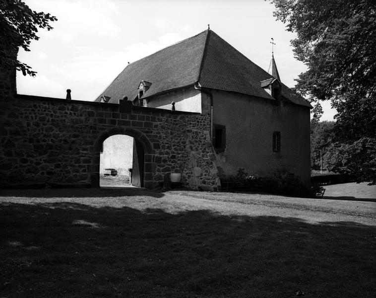 Vue générale de l'entrée principale, à l'est