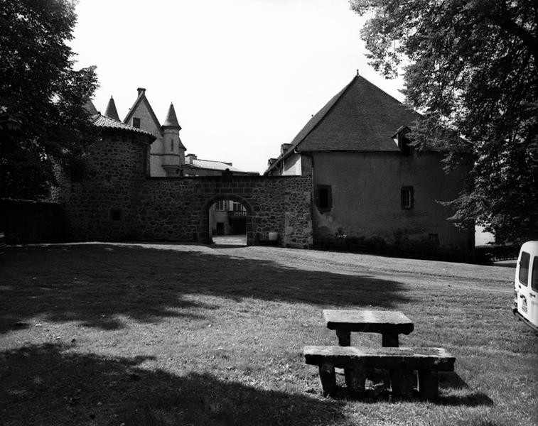 Vue générale du château depuis l'est