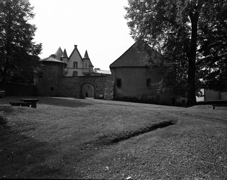 Vue générale du château depuis l'est