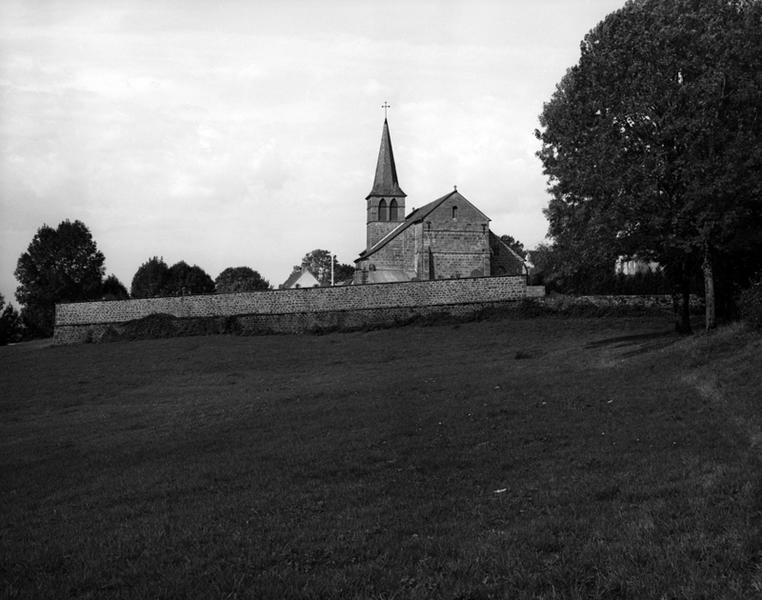 Vue générale du chevet et du cimetière