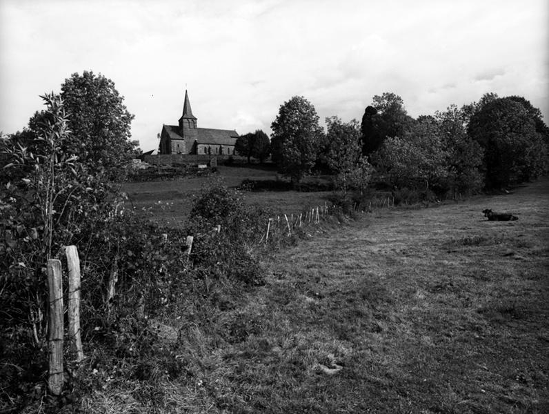 Vue de l'église depuis le sud