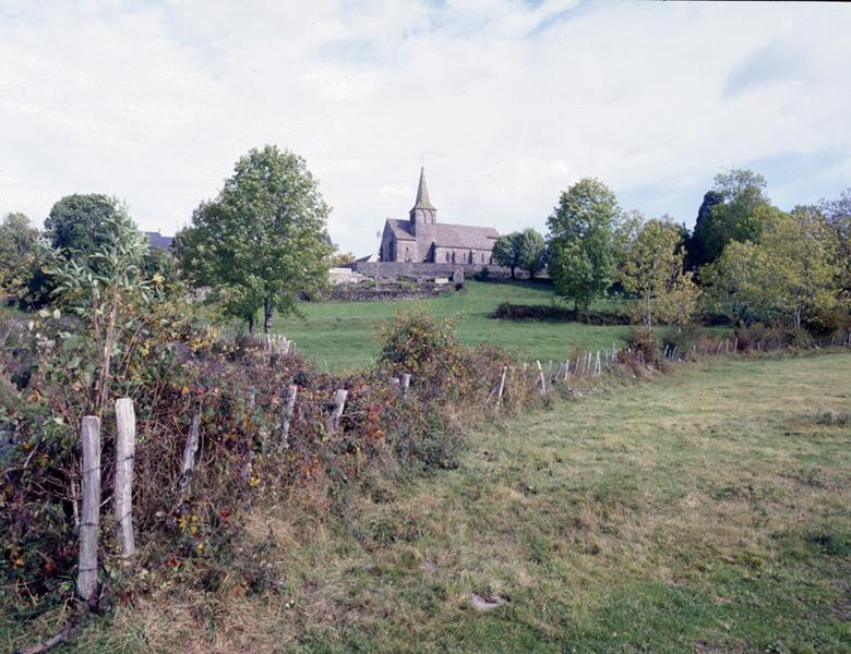 Vue de l'église depuis le sud