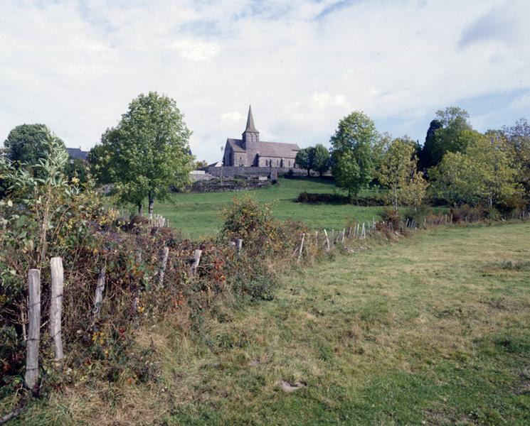 Vue de l'église depuis le sud