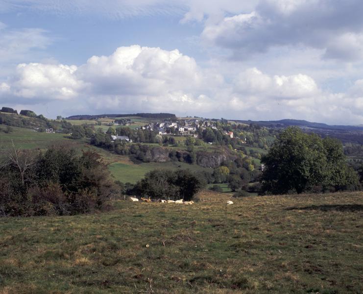 Vue du bourg depuis le secteur de Sous le Roc