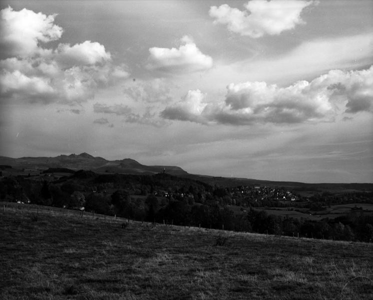Vue de situation du bourg depuis le Montel
