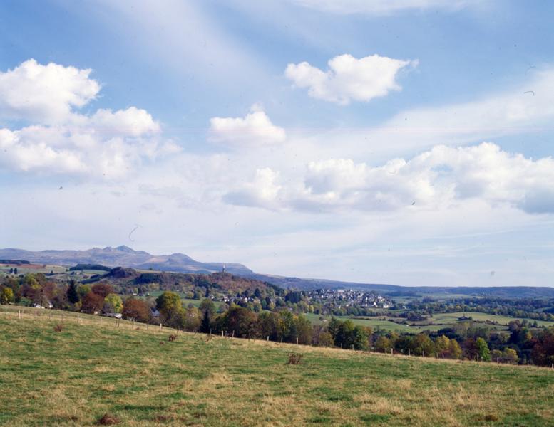 Vue de situation du bourg depuis le Montel