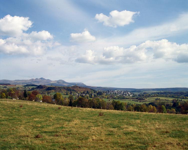 Vue de situation du bourg depuis le Montel