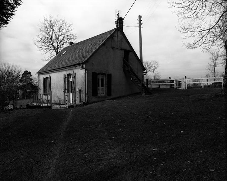 Vue de trois-quarts du logis des gardiens