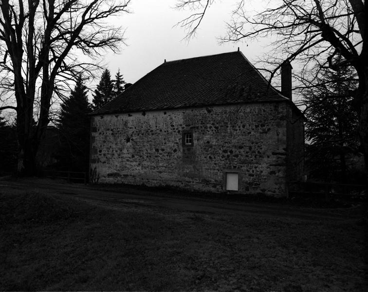 Façade postérieure du logis, la fenêtre éclaire l'escalier central