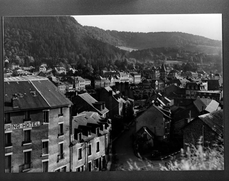 Vue partielle de la ville en direction du sud-ouest, depuis le quartier du pont de chemin de fer.