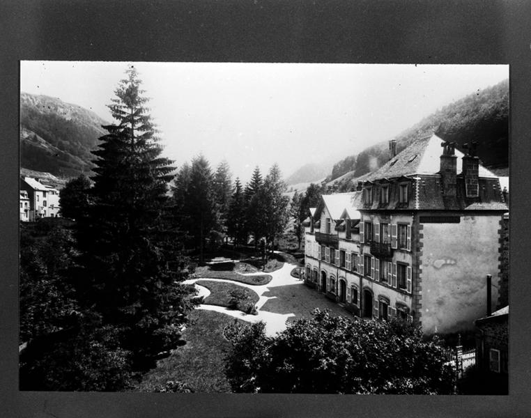 Villas au Mont-Dore (au premier plan, Villa des Pradets)