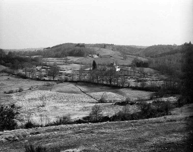 Secteur ouest de Cros, vers Combrouze et Aubert, la zone est vallonnée, les bas-fond sont humides.
