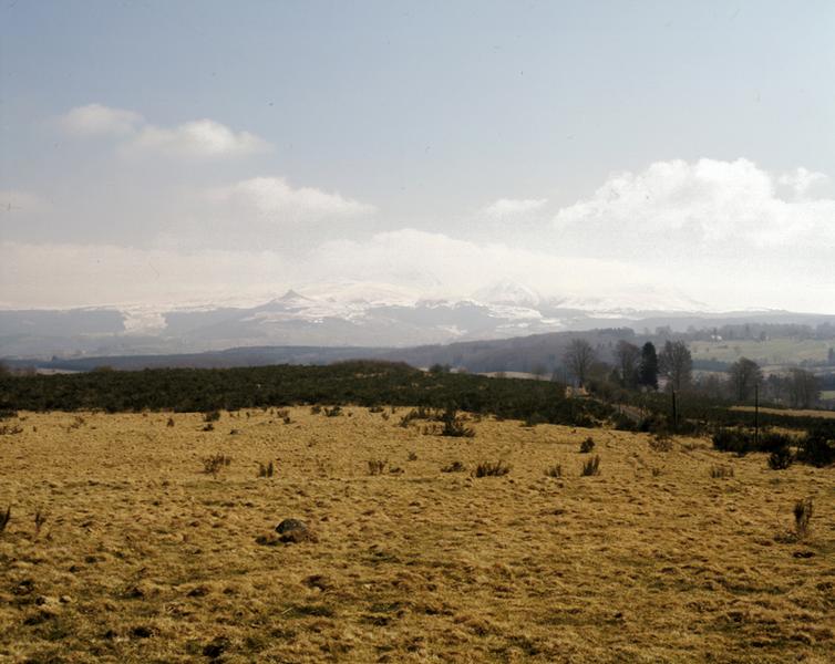 Le massif du Sancy à l'est depuis Hauteserre