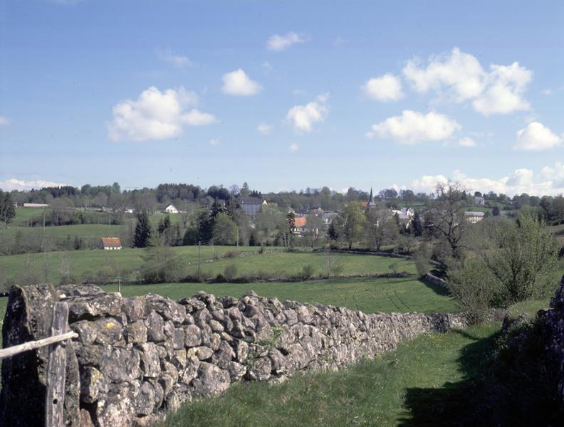 Vue du bourg et de l'ancien chemin de Cros, depuis Antijoux au sud