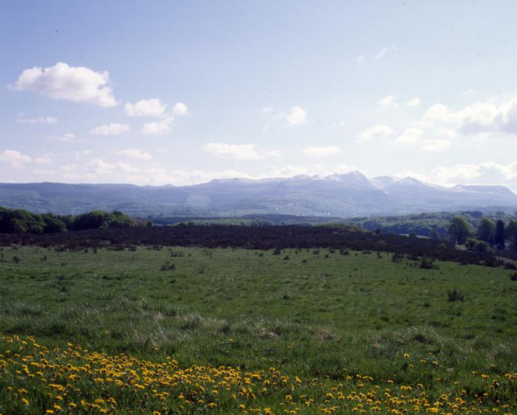 Vue du massif du Sancy à l'est, depuis Hautessere