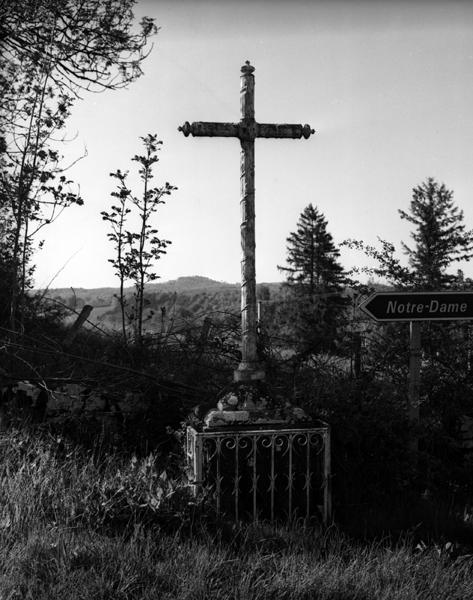 Chemin de croix : la première station a été offerte en 1891 par l'évêque de Clermont.