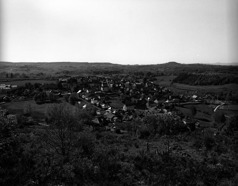 Vue générale du bourg de La Tour depuis Notre Dame de Natzy au nord