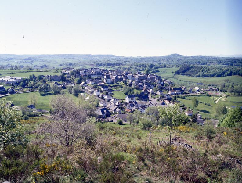 Vue générale du bourg de La Tour depuis Notre Dame de Natzy au nord