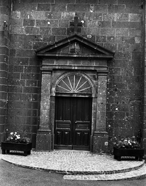 Vue du portail d'entrée, à l'ouest