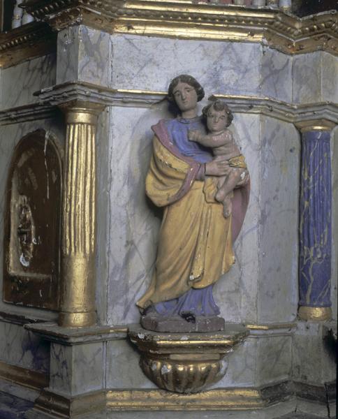 Vue générale de la statue de la Vierge à l'Enfant