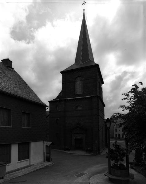 Vue générale de l'église, depuis l'ouest