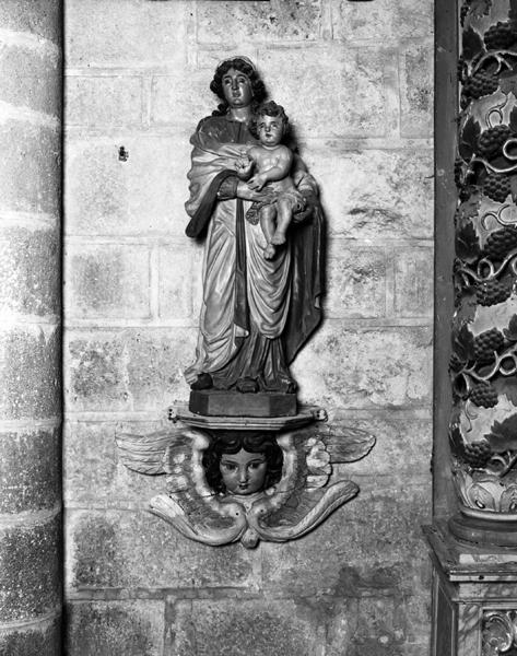 Vue de la statue de la Vierge à l'Enfant