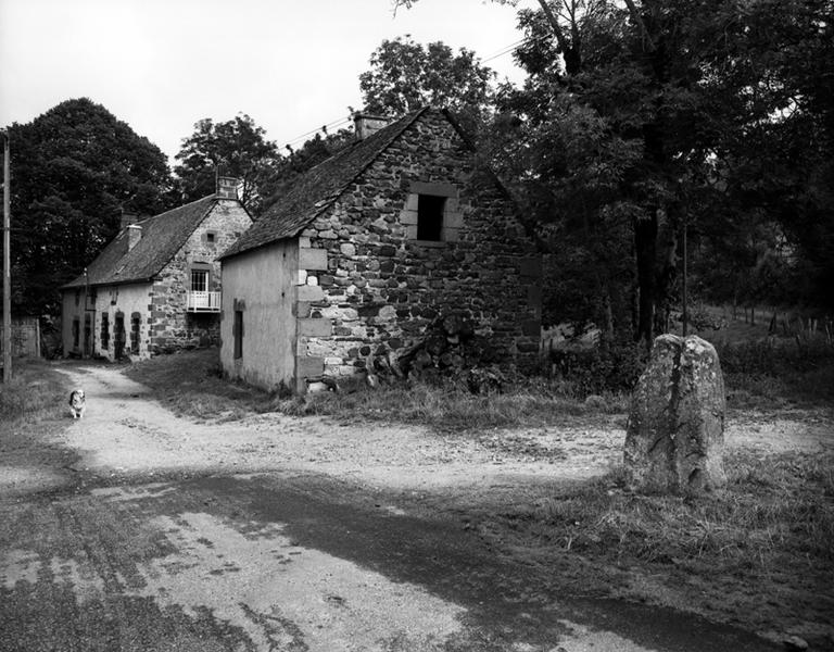 Vue générale du fournil et des deux logis, depuis le sud-est