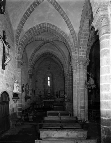 Vue de la nef nord, depuis le fond de l'église