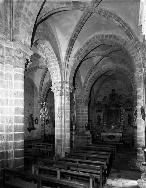 Vue générale des deux nefs de l'église depuis l'angle sud-ouest