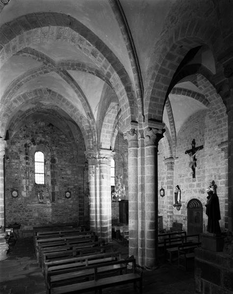 Vue générale des deux nefs, en direction du fond de l'église