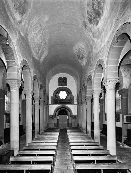 Vue de la nef, de la tribune et de l'entrée, depuis le choeur