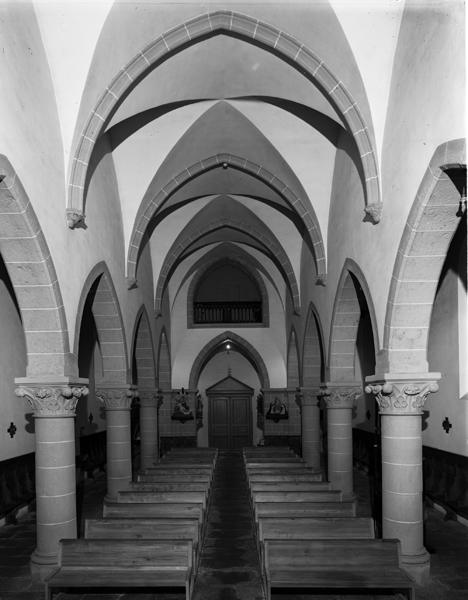 Vue générale de la nef et de la tribune, depuis le choeur