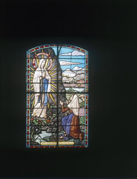 Vue générale de la baie n°5 : Apparition de Notre-Dame de Lourdes à sainte Bernadette