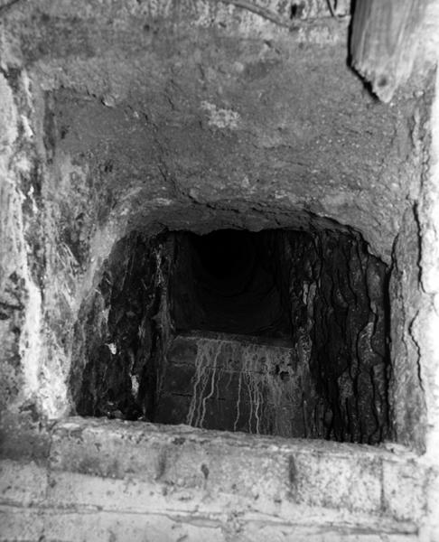 Fromageries Roussel de Laqueuille : vue de l'une des aérations aménagées dans les voûtes des caves.
