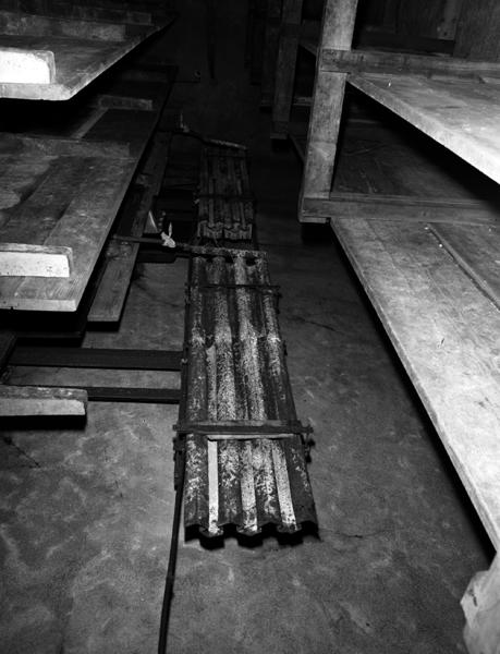 Fromageries Roussel de Laqueuille : vue d'installations en partie supérieure de la cave.