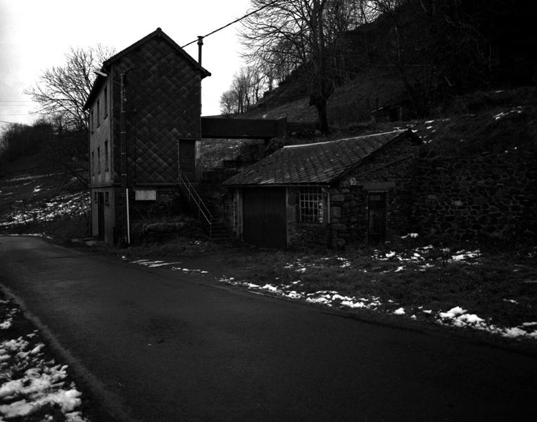 Fromageries Roussel de Laqueuille : vue générale des bâtiments donnant accès aux caves.