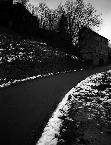 Fromageries Roussel de Laqueuille : vue de l'un des bâtiments donnant accès aux caves.