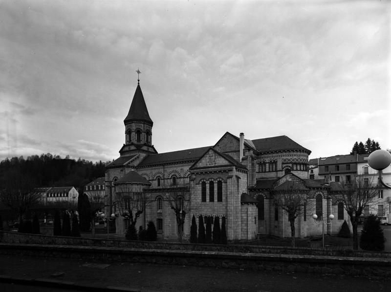 Vue générale de l'église depuis le sud