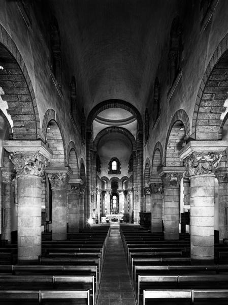 Vue générale de la nef et du choeur