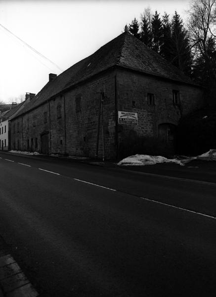 Vue générale de l'ancien relais de poste du village de Laqueuille