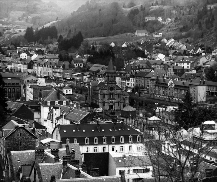 Vue partielle de la ville en direction du sud-est, quartier de l'église.