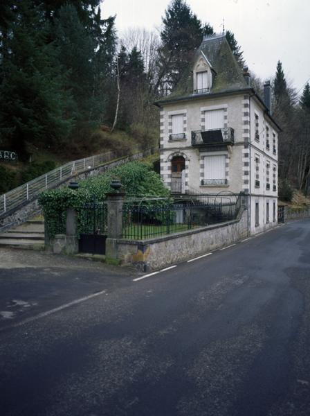 Vue générale de la maison depuis le nord-est