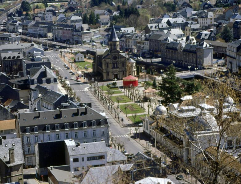 Vue partielle de la ville en direction du sud-est, quartier de l'église.